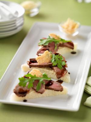 mini beef crostini with balsamic drizzle and parmesan crisps recipe image