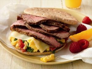beef and spinach breakfast sandwich recipe image