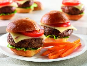 spicy cheeseburger sliders recipe image
