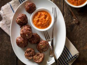 beef & vegetable meatballs recipe image