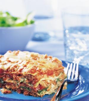 beef, arugula and spinach lasagna recipe image