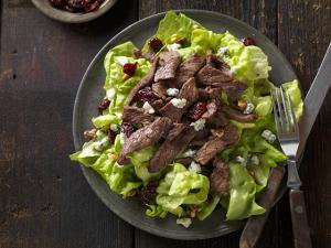 beef steak salad with dried cherries recipe image