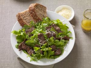 lemon-peppered beef steak salad recipe image