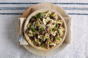 beef and asparagus pasta toss recipe image